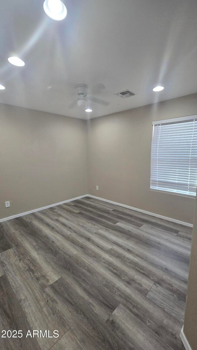 Building Photo - 355 W Holstein Trail