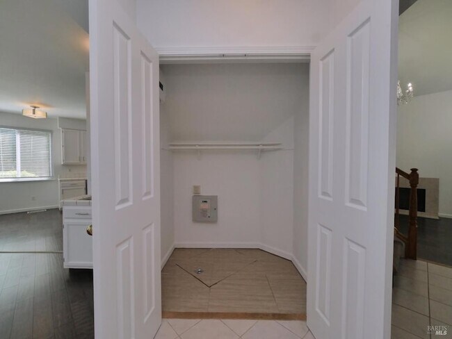 Building Photo - 3500 Crownridge Dr