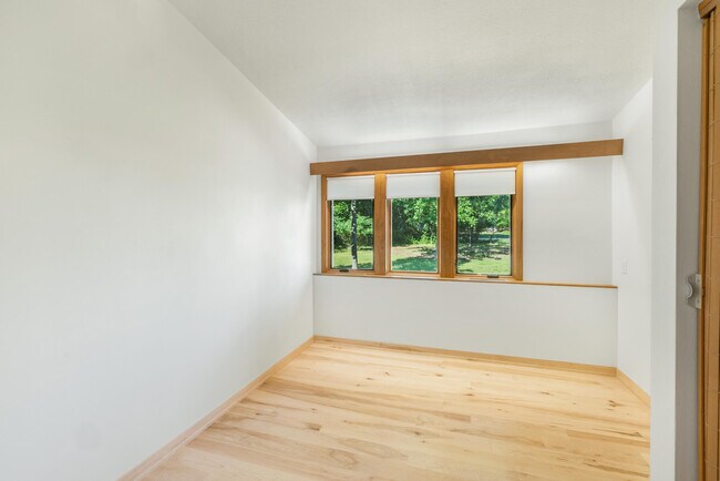Building Photo - 9200 N Tennyson Dr