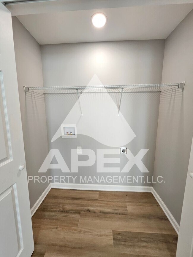 Building Photo - Renovated Craftsman Style 2 Bd 1- Ba Single Family Home with off street parking mins from Downtown!