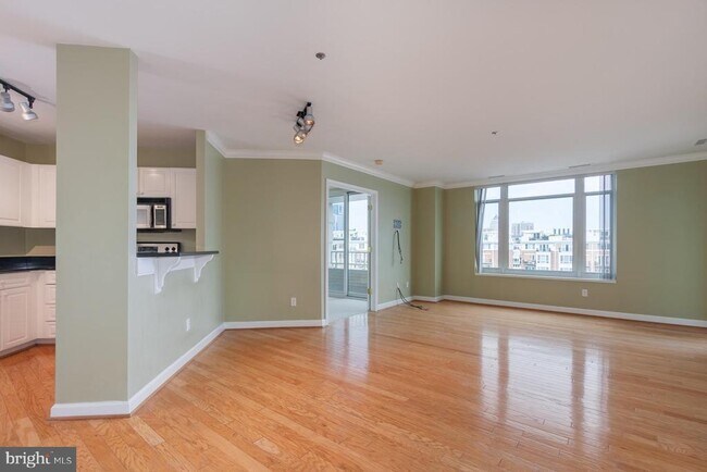 Building Photo - 100 Harborview Dr