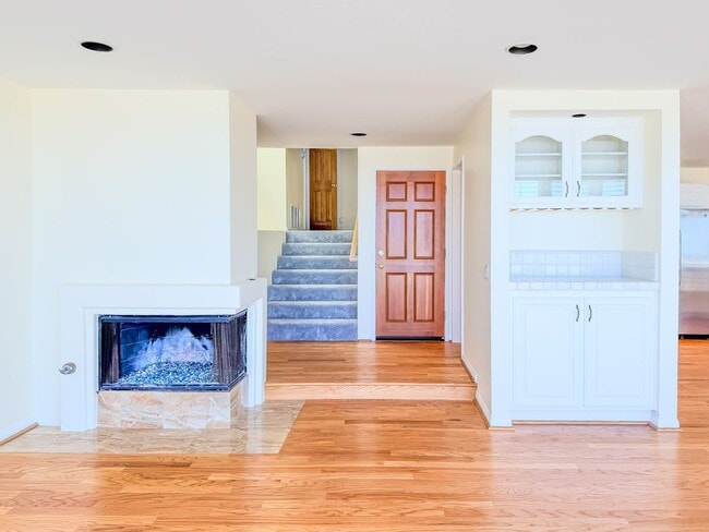 Building Photo - 3637 Ocean Dr