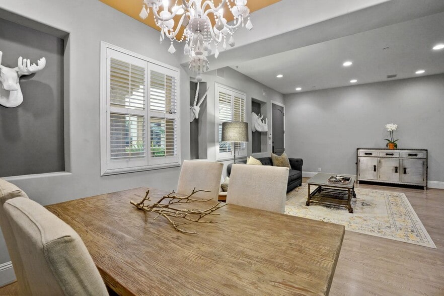Building Photo - 16123 Sunset Blvd