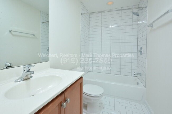Building Photo - 3 Moonbeam Ct