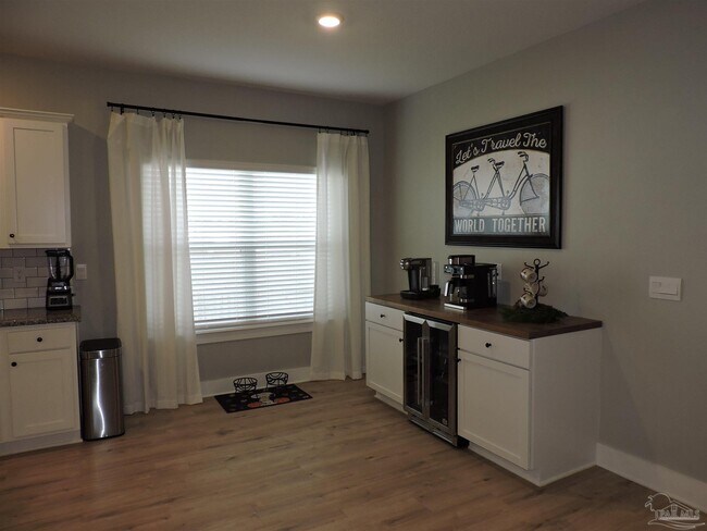 Building Photo - 10612 Davenport Lp