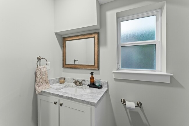 Building Photo - 1105 Fowler St