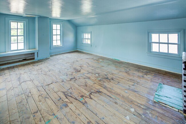 Building Photo - Walking distance to UD campus Available Ju...