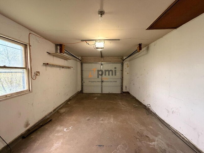 Building Photo - 325 Lahonda Dr