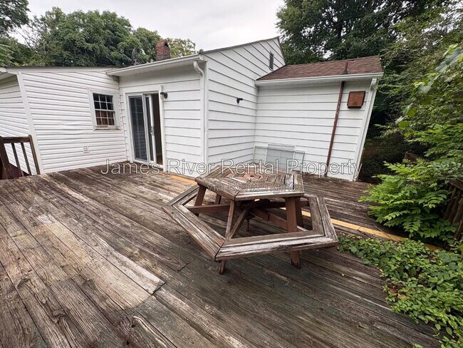 Building Photo - 1312 Laurel Ln