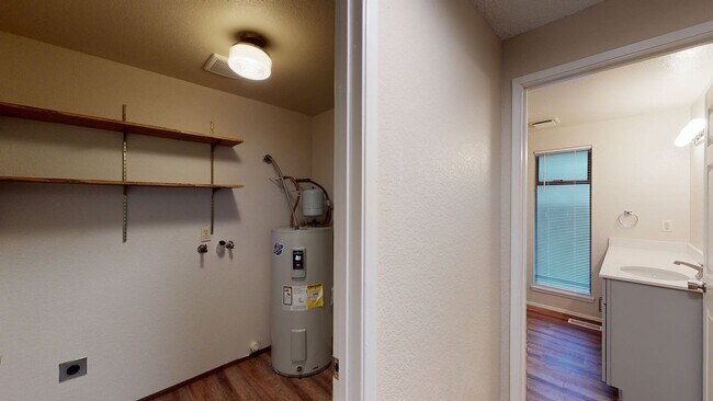 Building Photo - 1520 E Main St