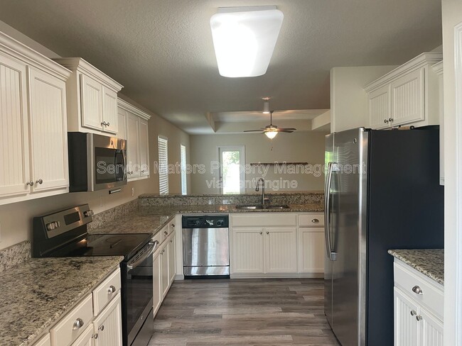 Building Photo - 4170 Roosevelt Way