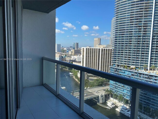 Building Photo - 475 Brickell Ave