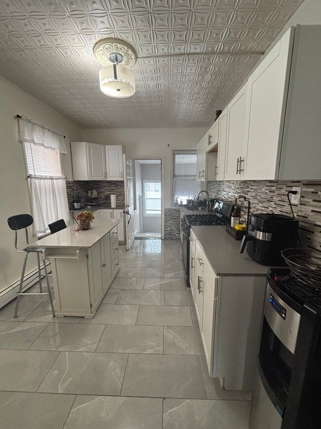 Building Photo - 602 E 33rd St