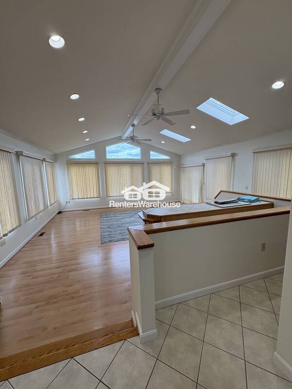 Building Photo - 543 Bayside Dr