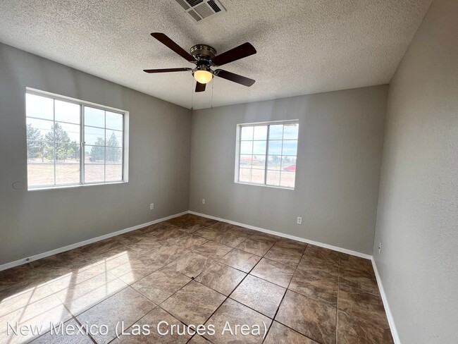 Building Photo - 2 br, 1 bath House - 917 Mesilla Dr.