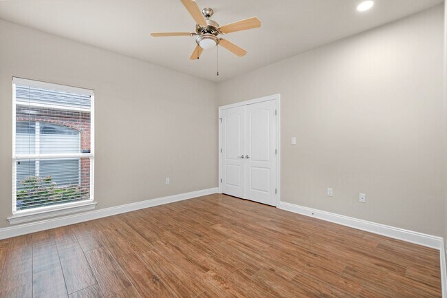 Building Photo - Luxury Living with Saltwater Pool, Florida Room & Generator