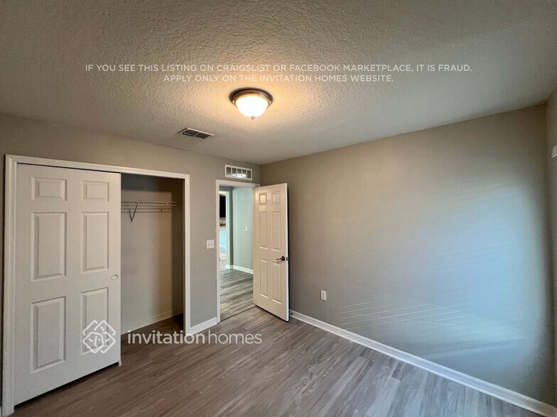 Building Photo - 5450 NW Pine Trail Cir