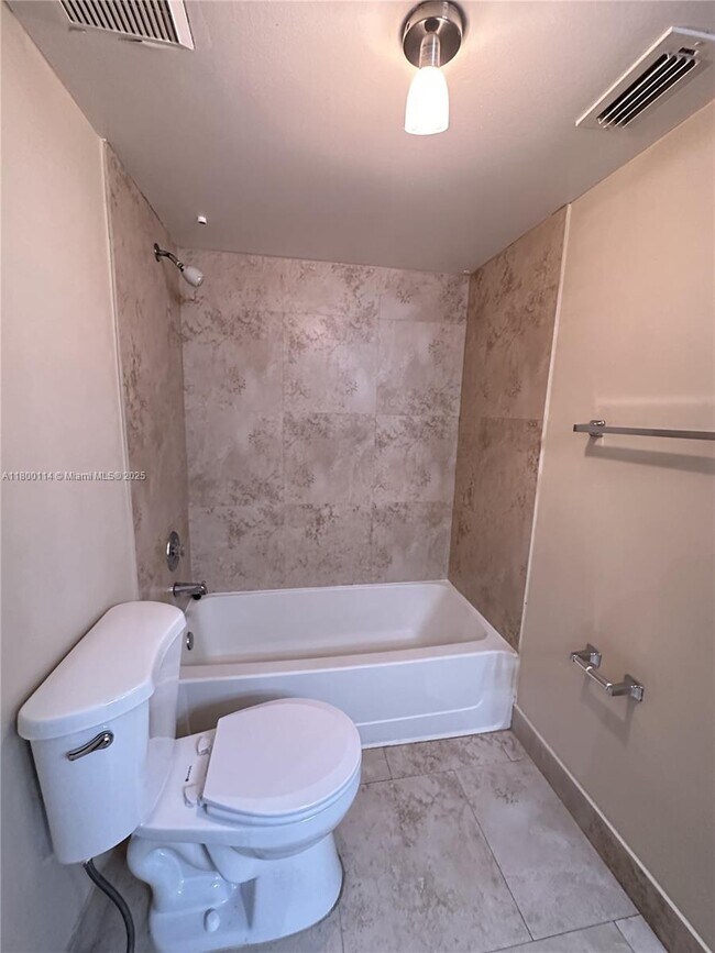 Building Photo - 2820 N Oakland Forest Dr