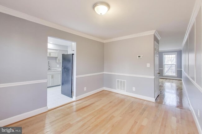 Building Photo - 2851 Strauss Terrace