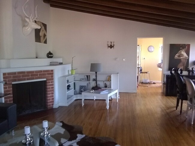 Building Photo - 2174 Beachwood Ter