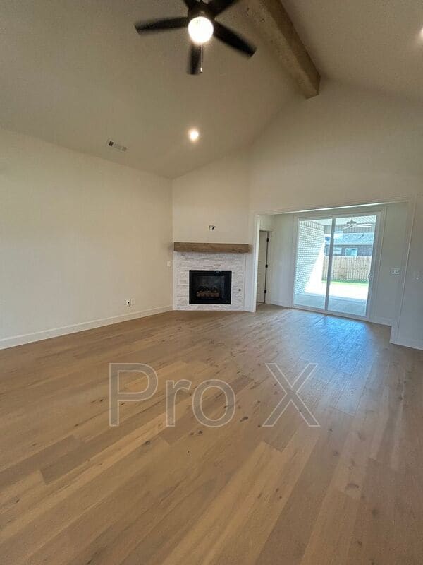 Building Photo - 2004 Charles St