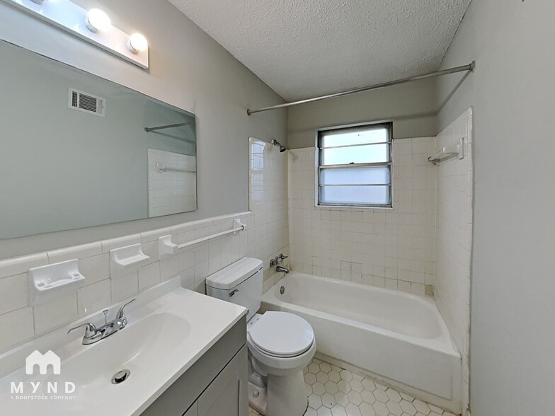 Building Photo - 2061 Coral Hills Dr