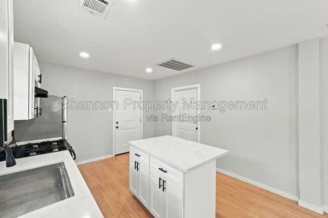 Building Photo - 2903 Burkett St.