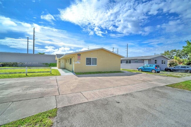 Building Photo - 357 Phippen Waiters Rd