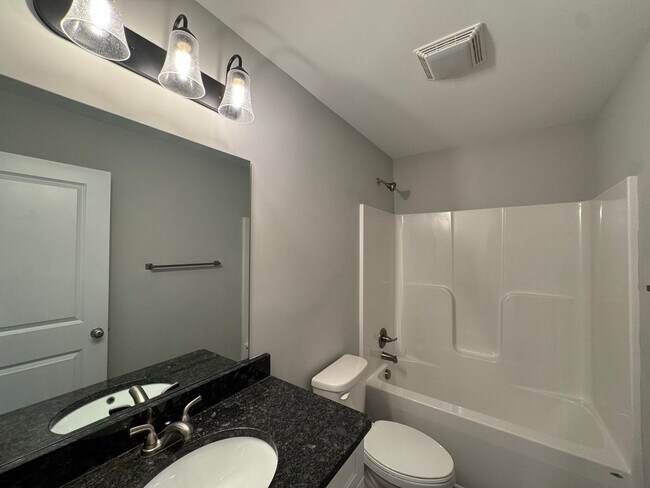 Building Photo - Sunburst Villa Luxury Townhouse
