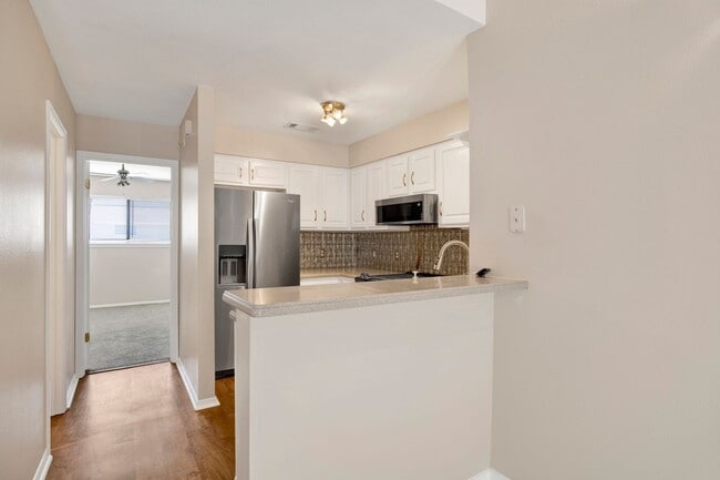 Building Photo - One Bedroom Condo with Loft, One-car Garag...