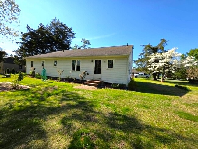 Building Photo - 104 Lee Dr