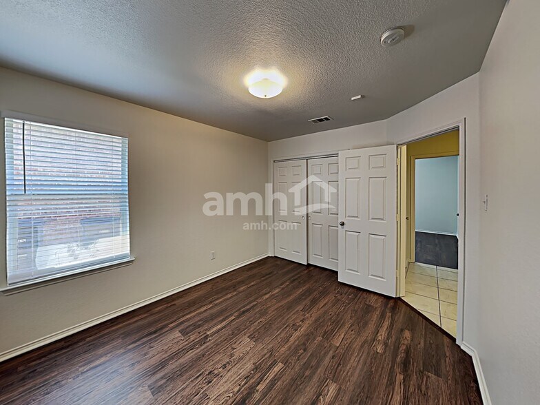 Building Photo - 5820 Bridal Trl