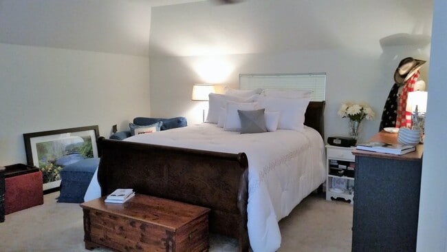Building Photo - 3BR/3BA house plus utilities $3850