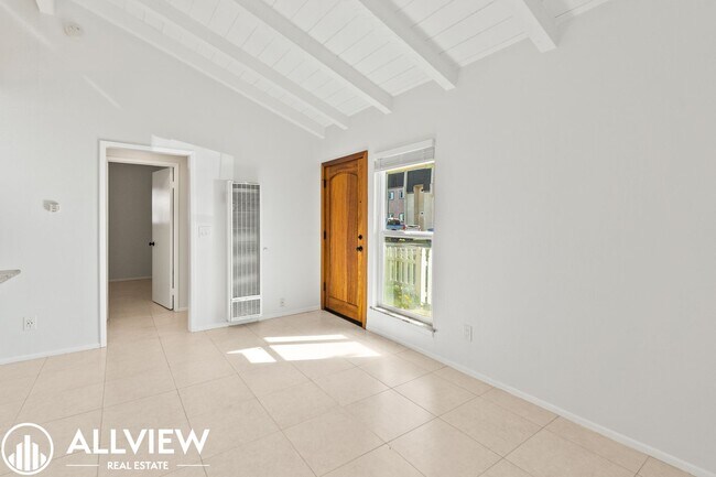 Building Photo - Large 1 Bed/1 Bath Available in Huntington...