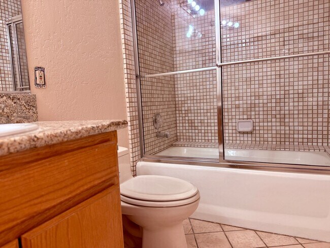 Building Photo - Ranch Bernardo Guest House 1br 1 bath granite kitchen All appliances Washer & Dryer  $2240 For Lease