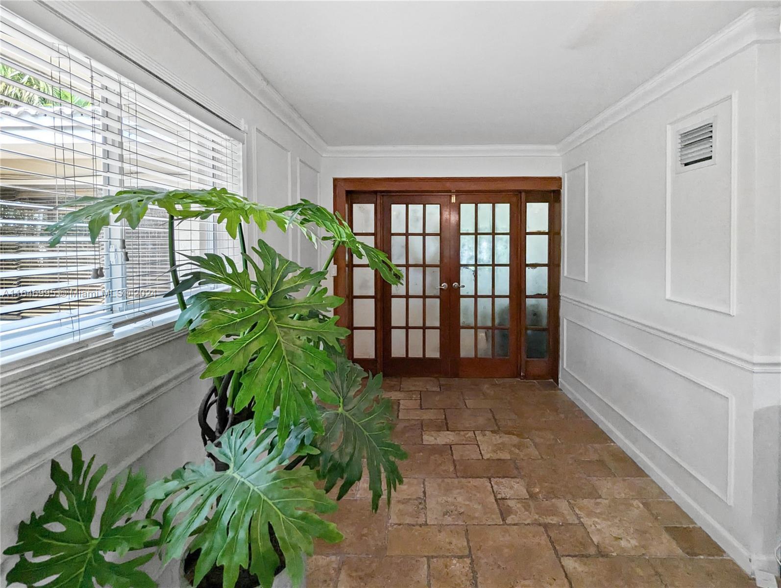 Building Photo - 6140 Pine Tree Dr