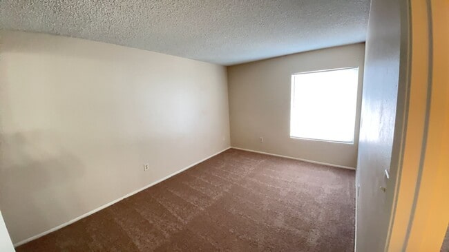 Building Photo - 5902 W Golden Ln
