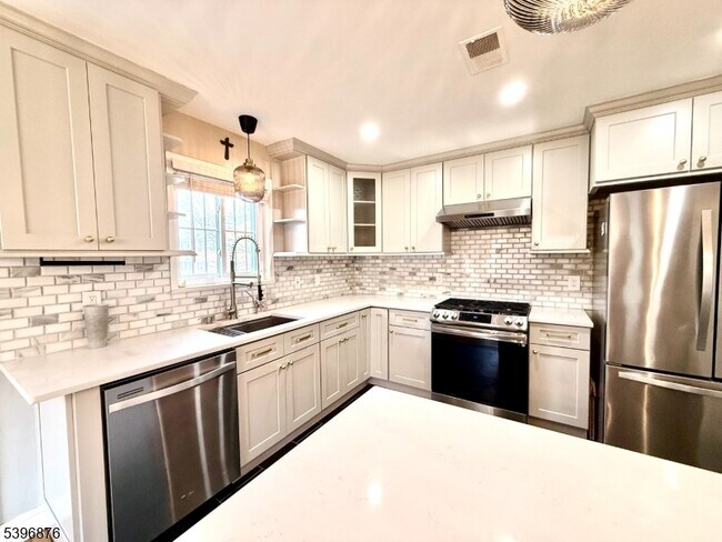 Building Photo - 22 Vaughan Dr