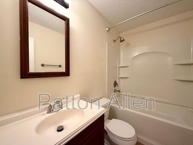 Building Photo - 4 Dawnwood Cir