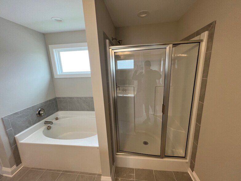 Building Photo - Room in House on Hanover Ct