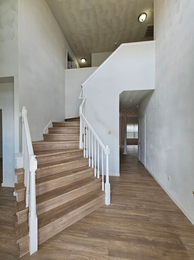 Building Photo - Newly Renovated Two-Story 4BR/2.5BA Home -...