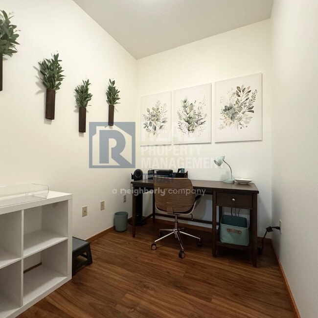 Building Photo - Fully Furnished Pioneer Park Condo!