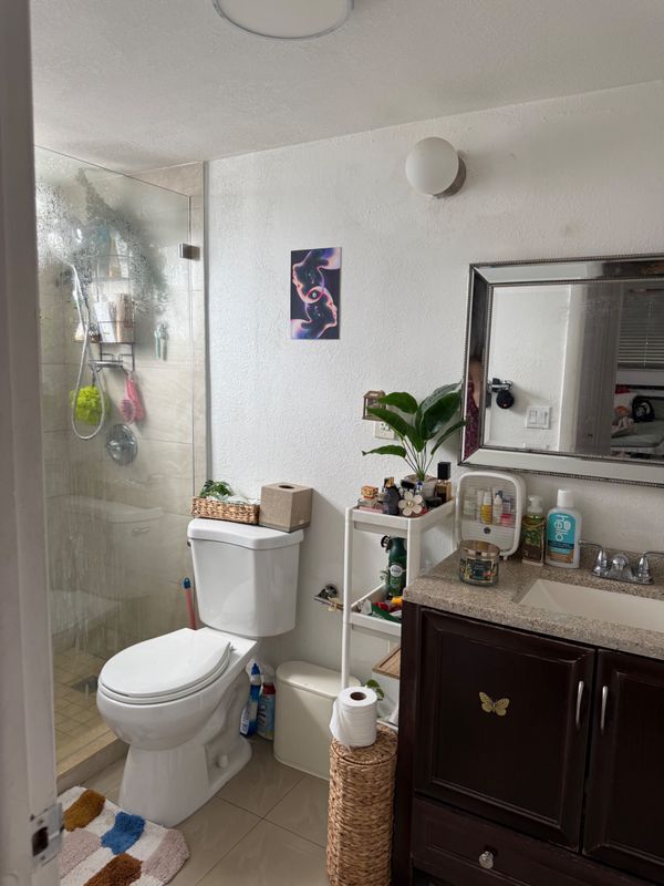 Building Photo - 142 SW 18th Ave