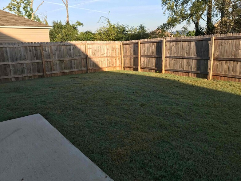 Building Photo - 5069 Bella Ct