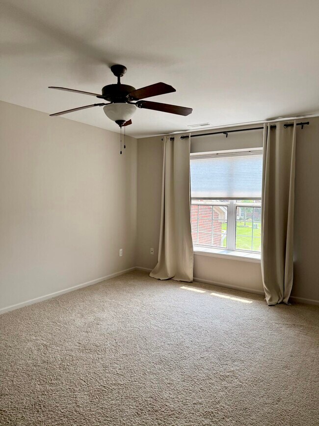 Building Photo - 2260 Leighton Dr