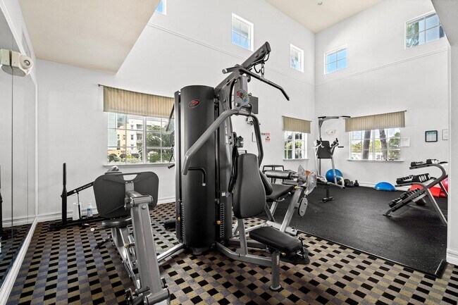 Building Photo - 250 NE 3rd Ave