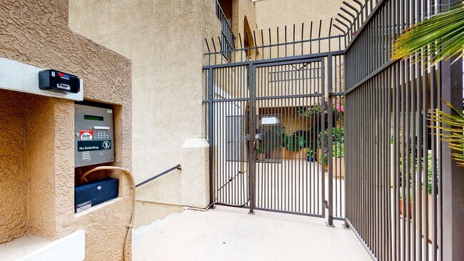 Building Photo - Fantastic 2 bed / 2 bath Condo in Huntingt...