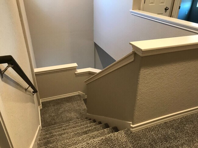 Building Photo - Townhome for rent