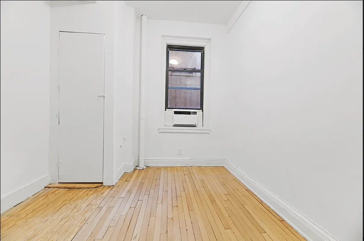Building Photo - 151 W 74th St