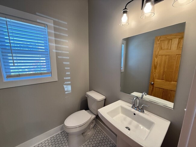 Building Photo - 33 Breckenridge Cv